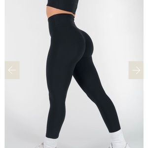 Curve Contour Sculptseam™ Legging 
UltraLux, Black - Paragon Fitwear size small